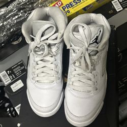 Jordan 5 White Metallic Size 5Y