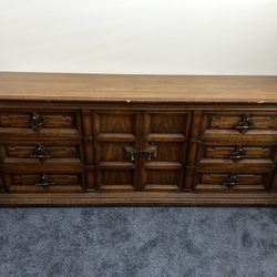 6 Drawer Wooden Dresser 