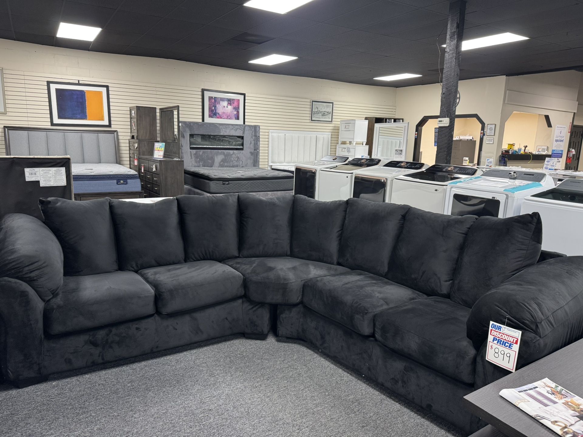 Black Sectional. 🚚WE DELIVER🚚