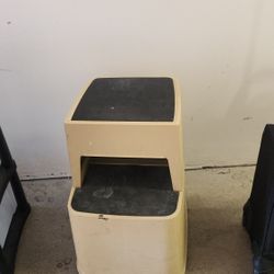Step Stool W/ Wheels 