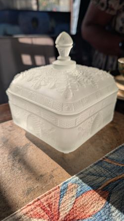 Vintage Tiara Frosted Clear Satin Glass Honey Bee Box Dish on