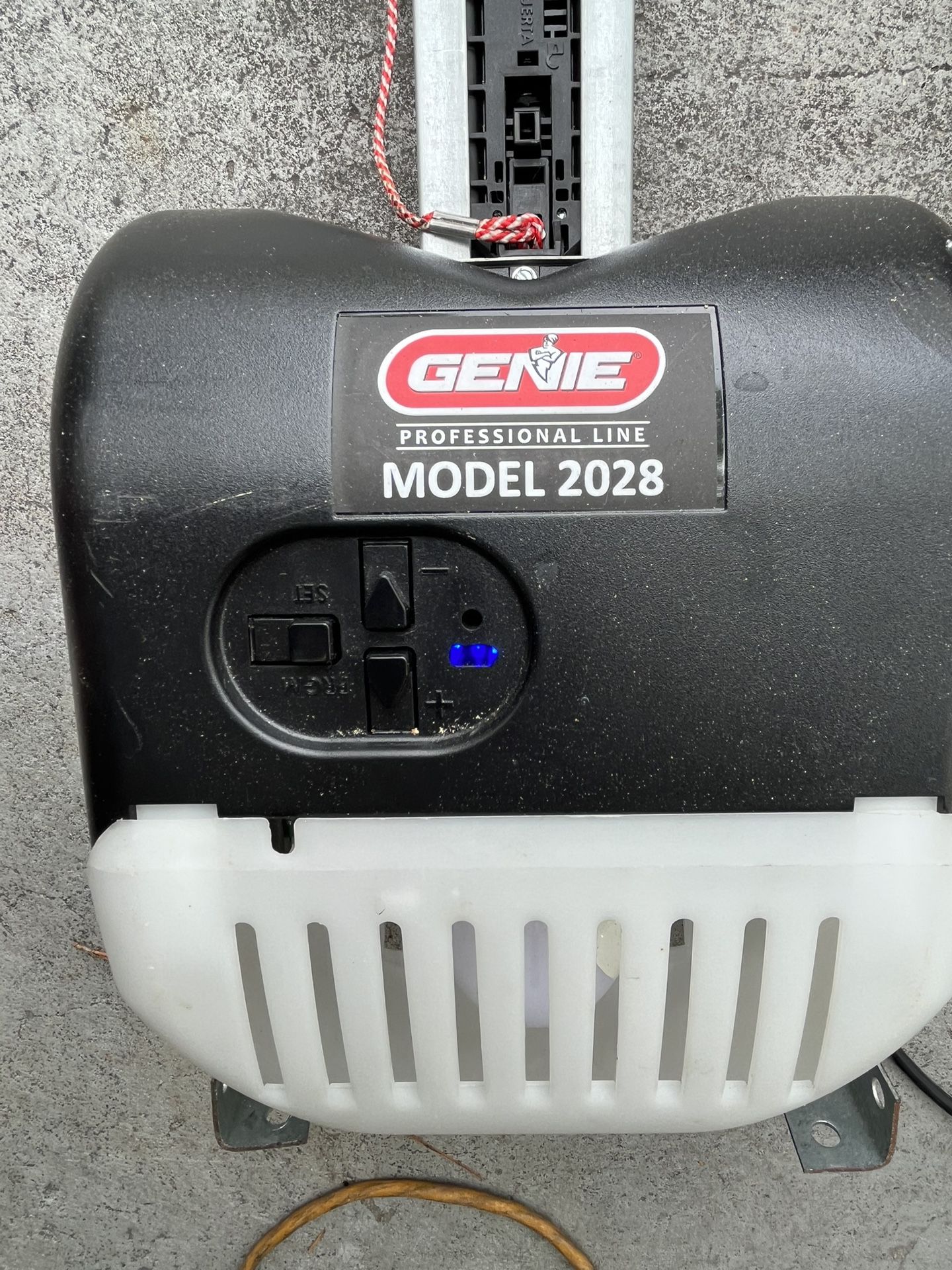 Genie 2028 Garage Door Lift