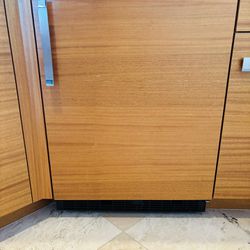 Refrigerator Under Counter Panel Ready 24”