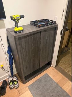 Shoe storage table