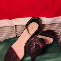 Brand New Never Worn Open Toe Sparkle Low Heel Size 9