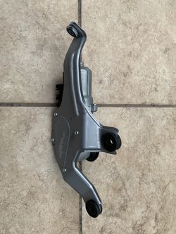 2011-2015 TOYOTA PRIUS REAR WINDSHIELD WIPER MOTOR 8513047021