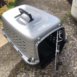 Pet Kennel L18 XW11,5H 11.5 Price 10$. Pick Up.  E.  Side.  Tacoma 