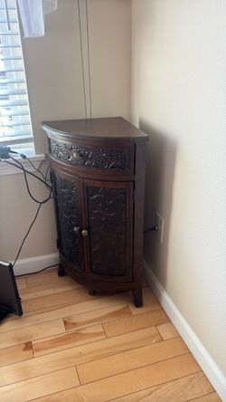 Corner cabinet