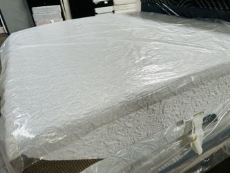 King Memory Foam Mattress And Boxspring 