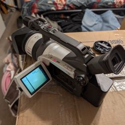 Canon GL1 NTSC Camcorder - Used - Working + Equipment + Bag