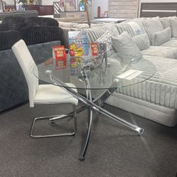 Beautiful Dining Table With 4 Chairs $599
