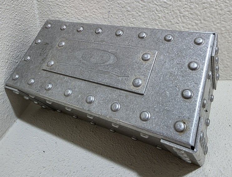 OAKLEY: Metal Riveted Sunglasses 6" Vault Case 1995 Pre-Owned No Foam