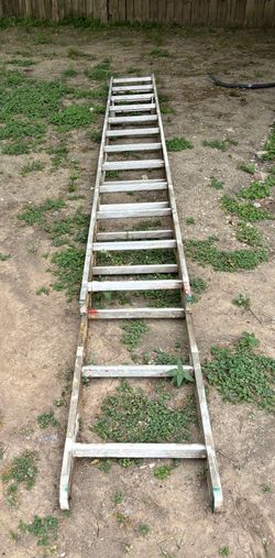 Extension ladder - 14’ - 26’. Located in Round Rock