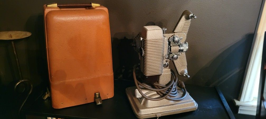 Vintage Revere 85 8mm Silent Movie Projector