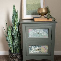 Accent Table/Nightstand
