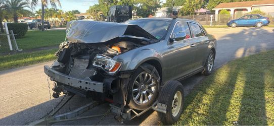 2012 chysler 300 limited for parts