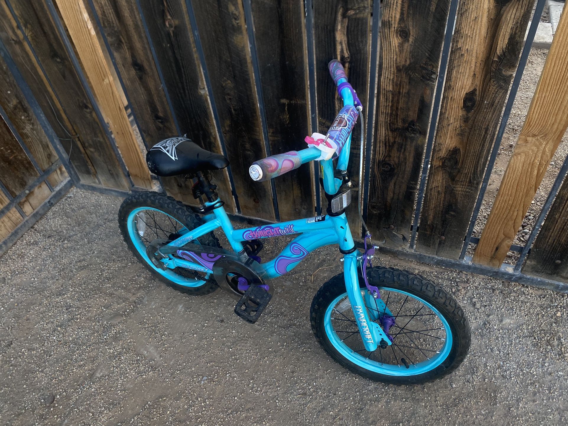 Dynacraft Twilight Twist 16" Bike