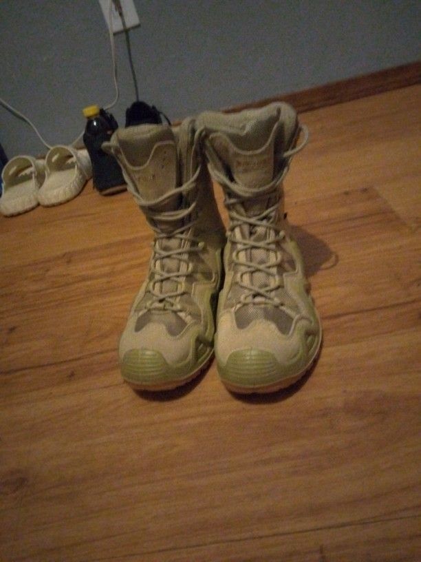 Men's Military Boots Size 8.5 Brand New Lowa Gore Tex!