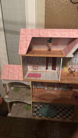 Kid Kraft doll house