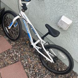 Specialized Kids bikes! Like New ! 