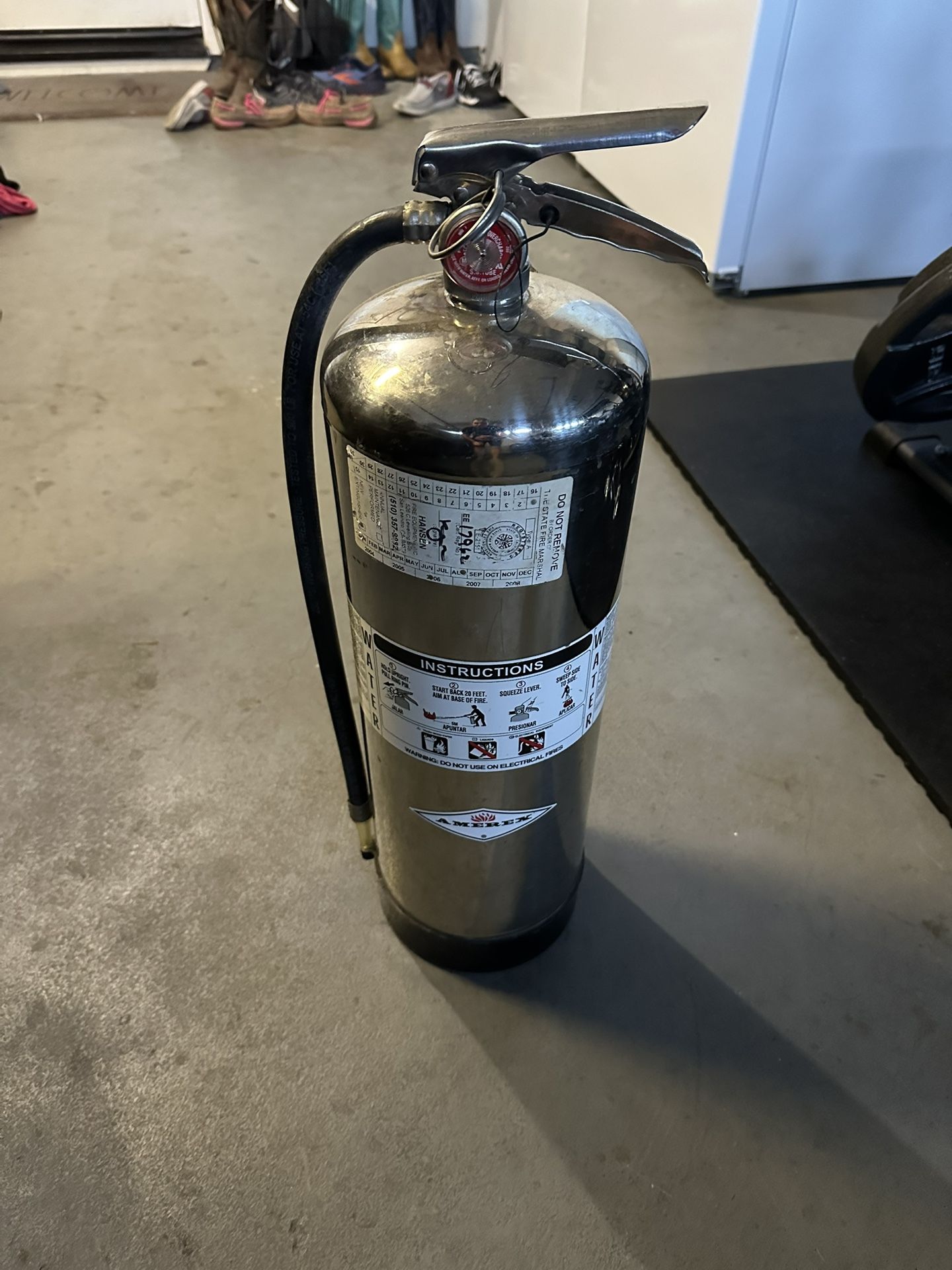 Fire Extinguisher (WATER)