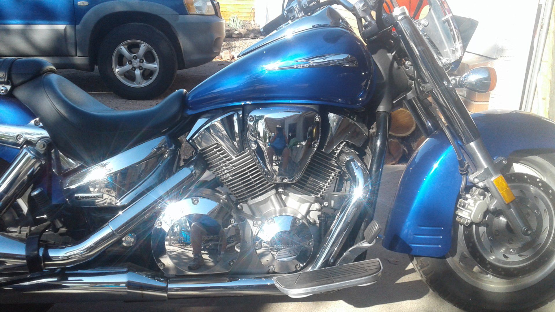 Honda motorcycle VTX 1300 with TRIKE only 2592 miles odometer IN PERFECT PERFECT CONDITION not a scratch