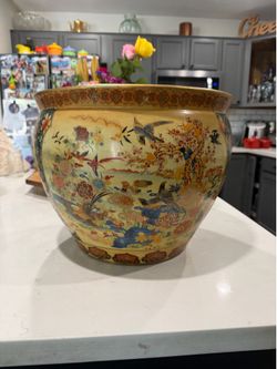 Chinese Qing dynasty porcelin planter