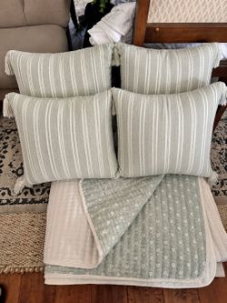 Quilt and pillows
