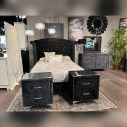 Black velvet modern 4 pc Queen bedroom set