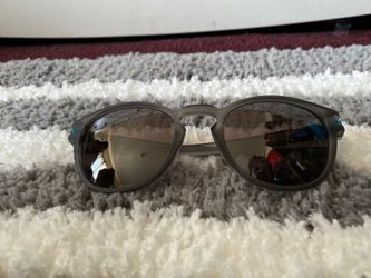 Oakely Glasses latch shade