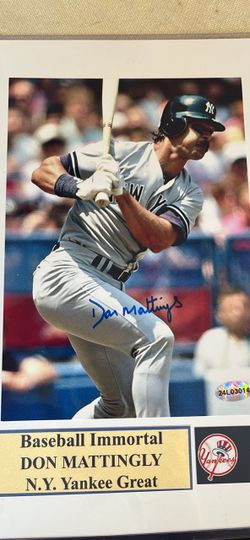 Don Mattingly autographed photo with COA