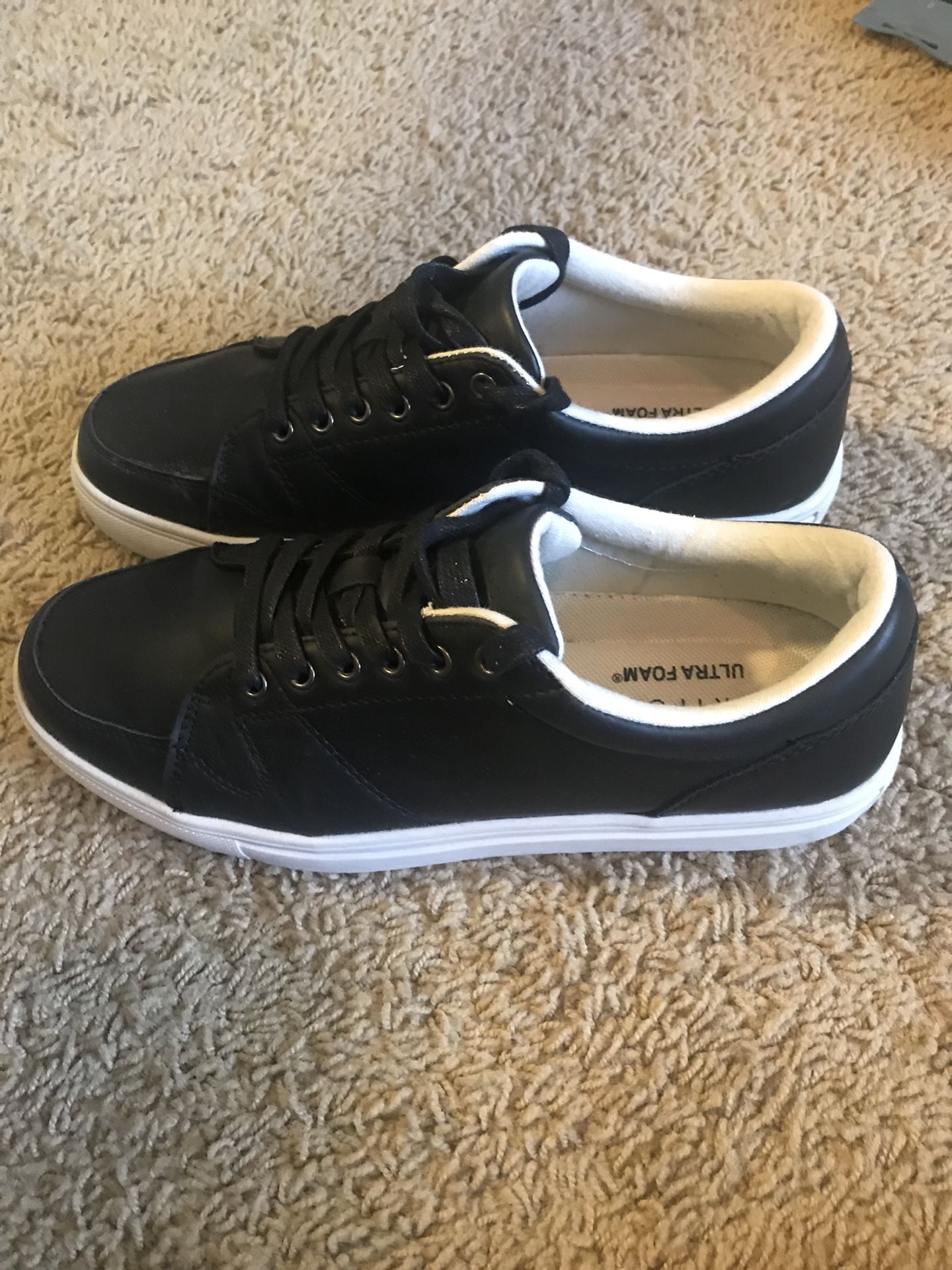 Perry Ellis Portfolio Ultra Foam Black leather Sneakers. Size 8