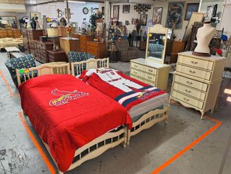 3 Piece French Provincial Bedroom Set By Dixie For Sale 