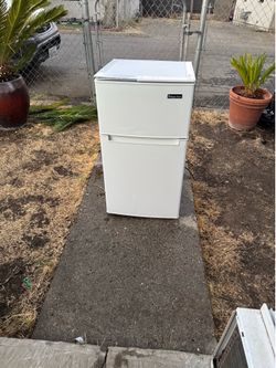 Mini fridge