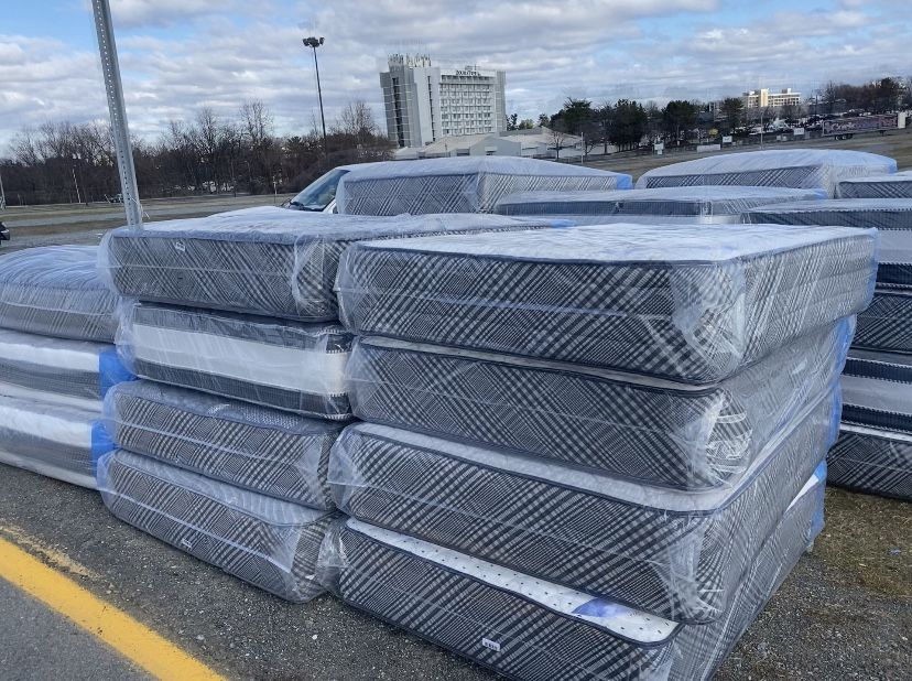 Queen Mattress- Double Sides - Come With Free Box Spring - Free Delivery 🚚 Today