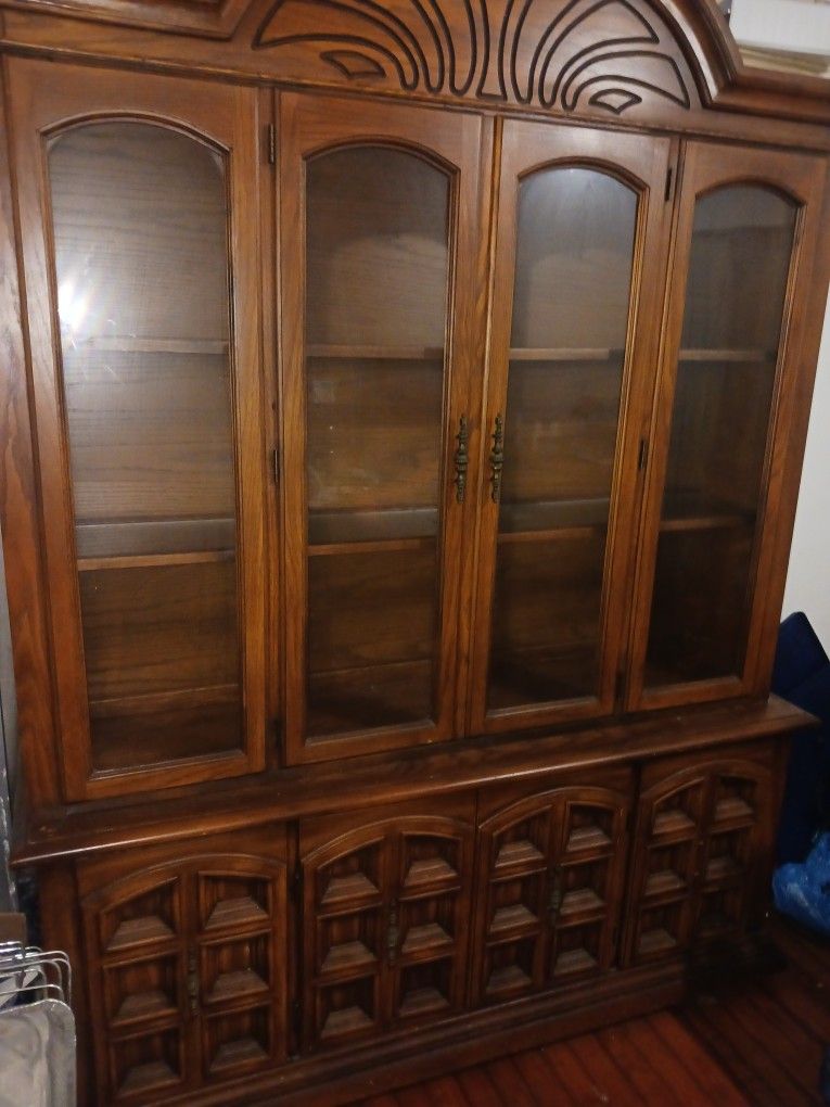 Collectible China Piece Showcase