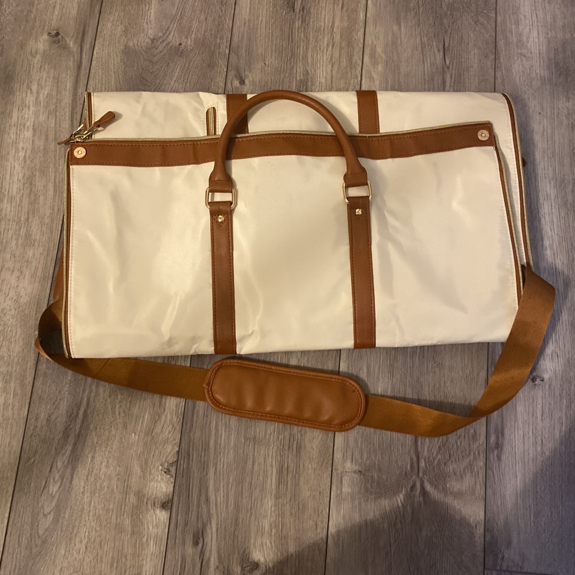 Brand New Garment Bag That Zips Into Duffle / Carry On 