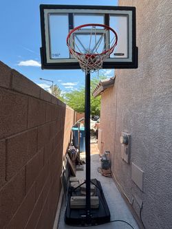 Basketball Hoop With Sturdy Base(water or sand),Adjustable Height With Durable Backboard & Rim; Very Good Condition