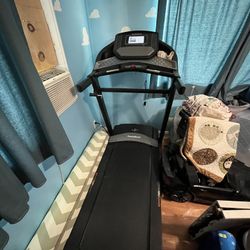 NordicTrack C 700 Folding Treadmill