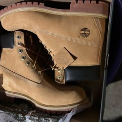 Men’s Timberlands Size 10 