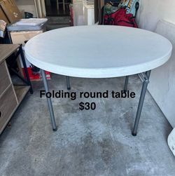 Folding round table