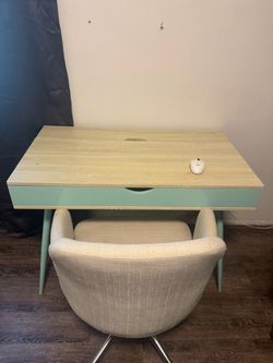 Desk &chair