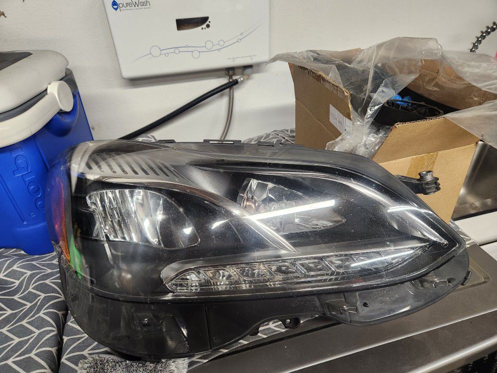 2014 Mercedes Benz E350 Passenger Head Light 
