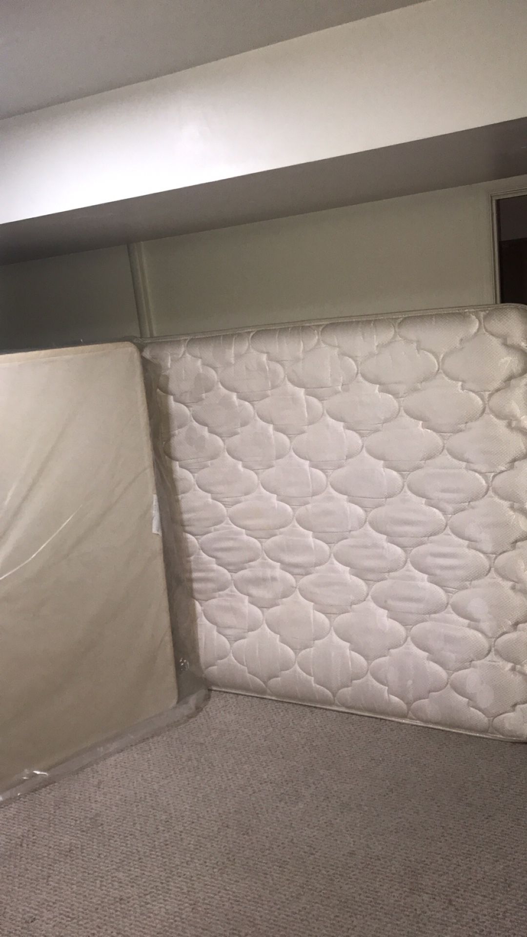 Queen size mattress set bed