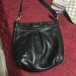 coach mediana en buenas condiciones de piel 