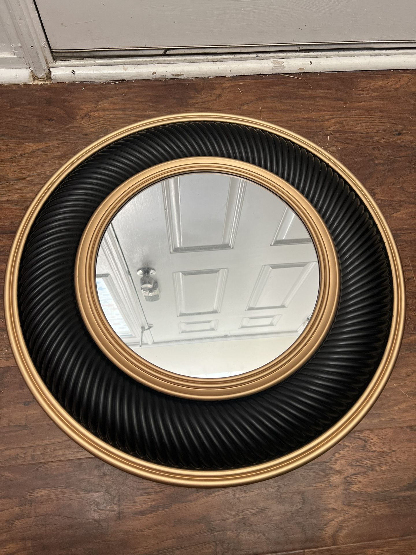 Gold/black Plastic Circle Hanging Mirror