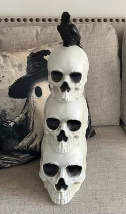 Halloween Set of 3 large skulls