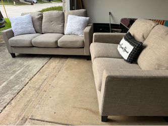 2 piece couch set - READ DESCRIPTION Free delivery 🚚