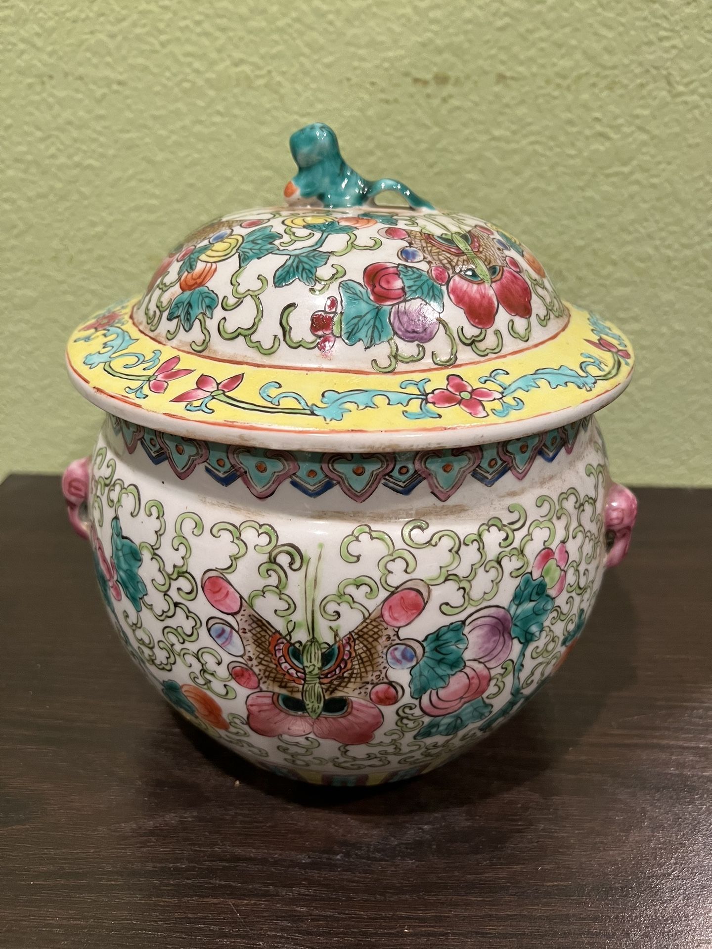 Antique Chinese Porcelain Famille Verte Pot With Lid 9” H X 8.5” W