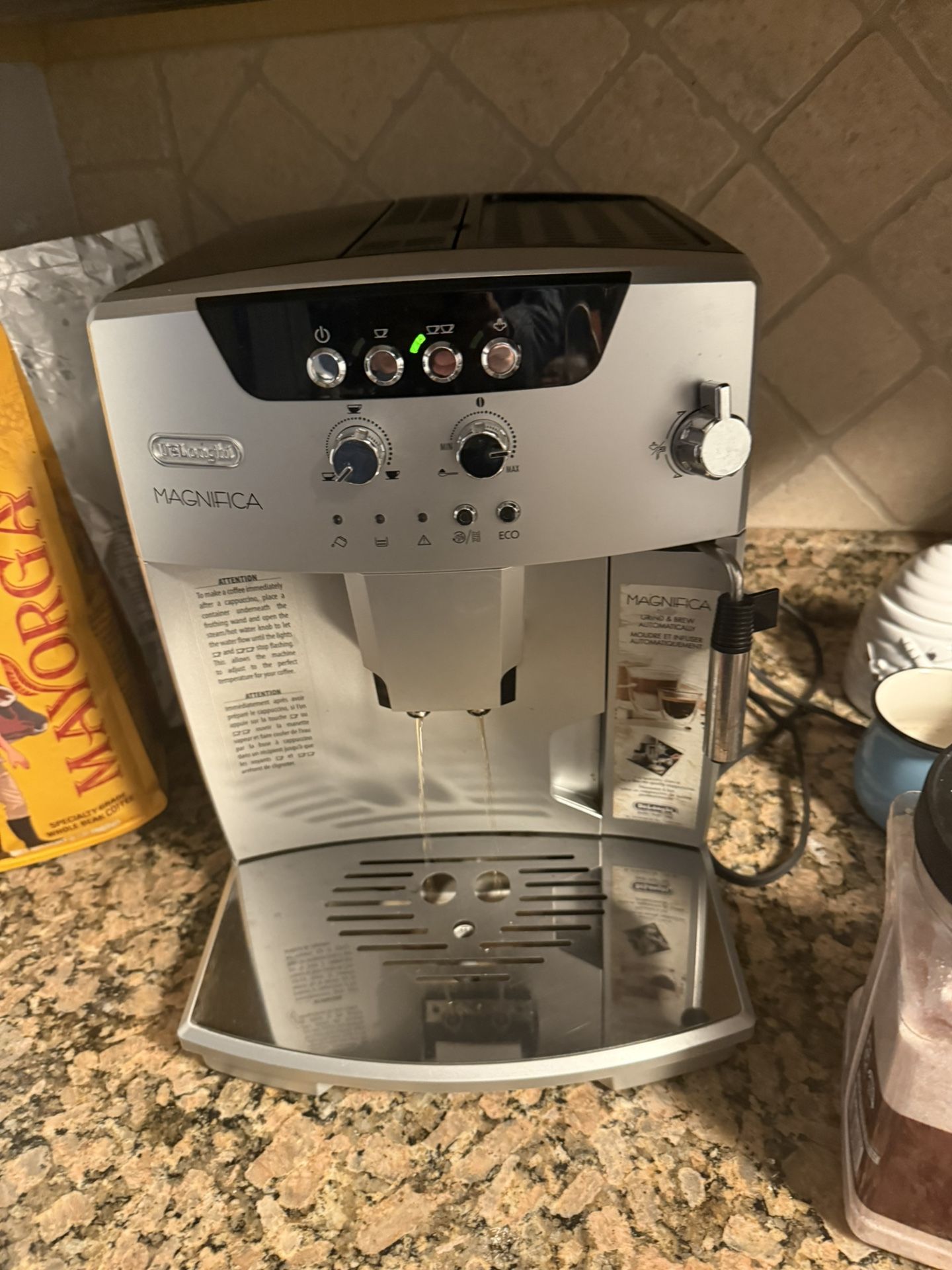 De’Longhi Magnifica Coffee Machine Excellent Condition 300